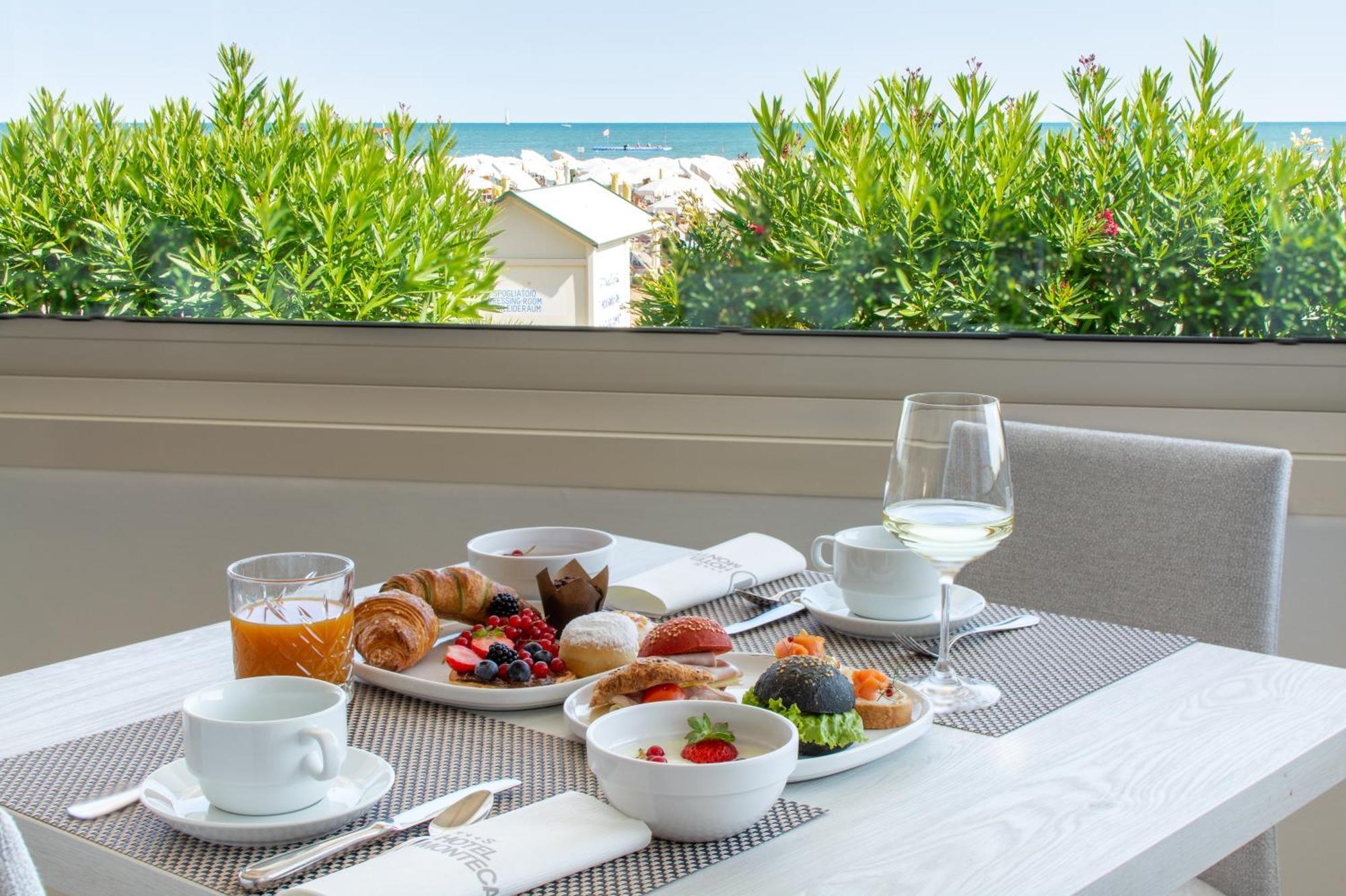 Hotel Montecarlo 3 Stelle Superior Caorle Dış mekan fotoğraf