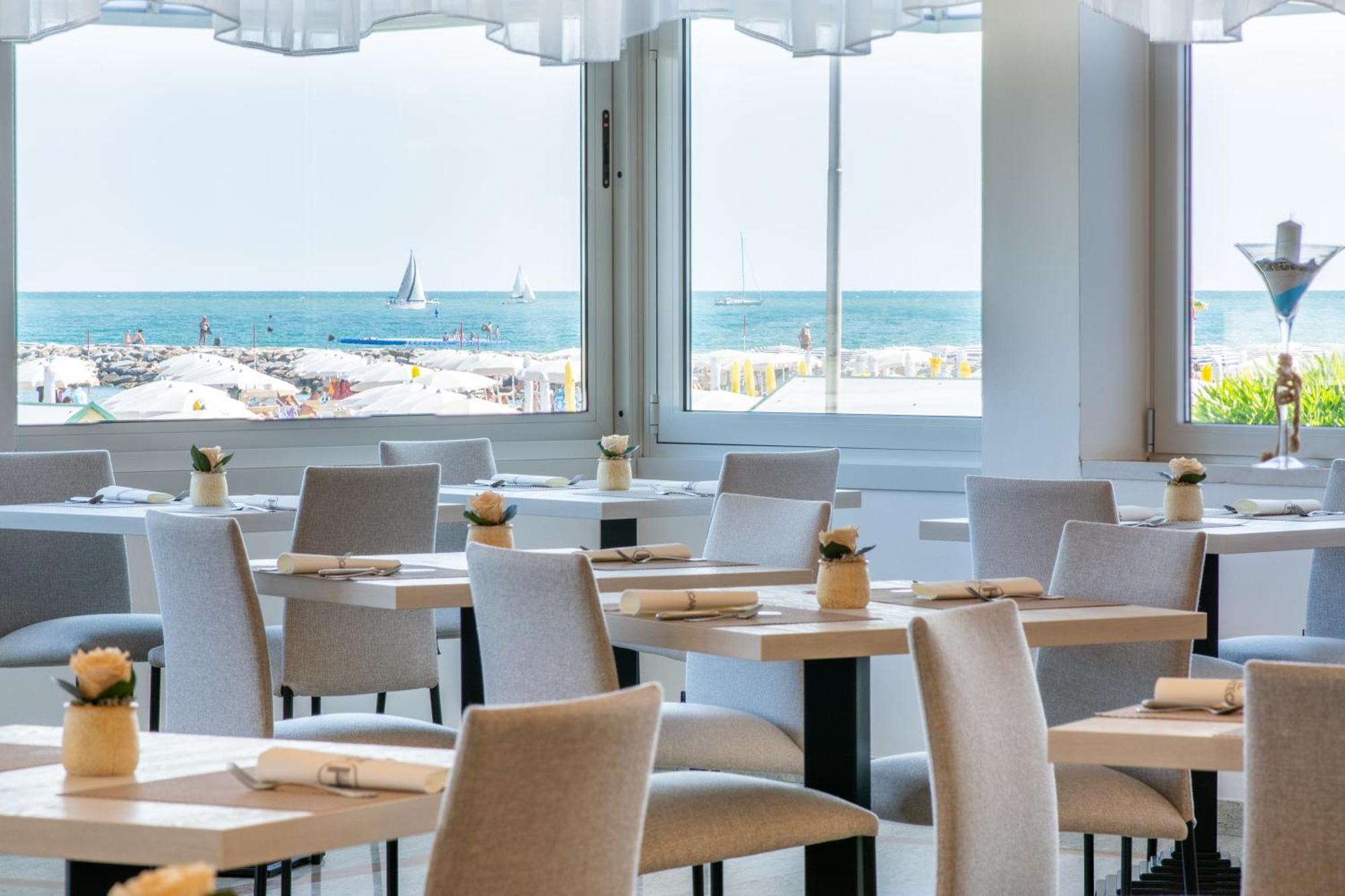 Hotel Montecarlo 3 Stelle Superior Caorle Dış mekan fotoğraf