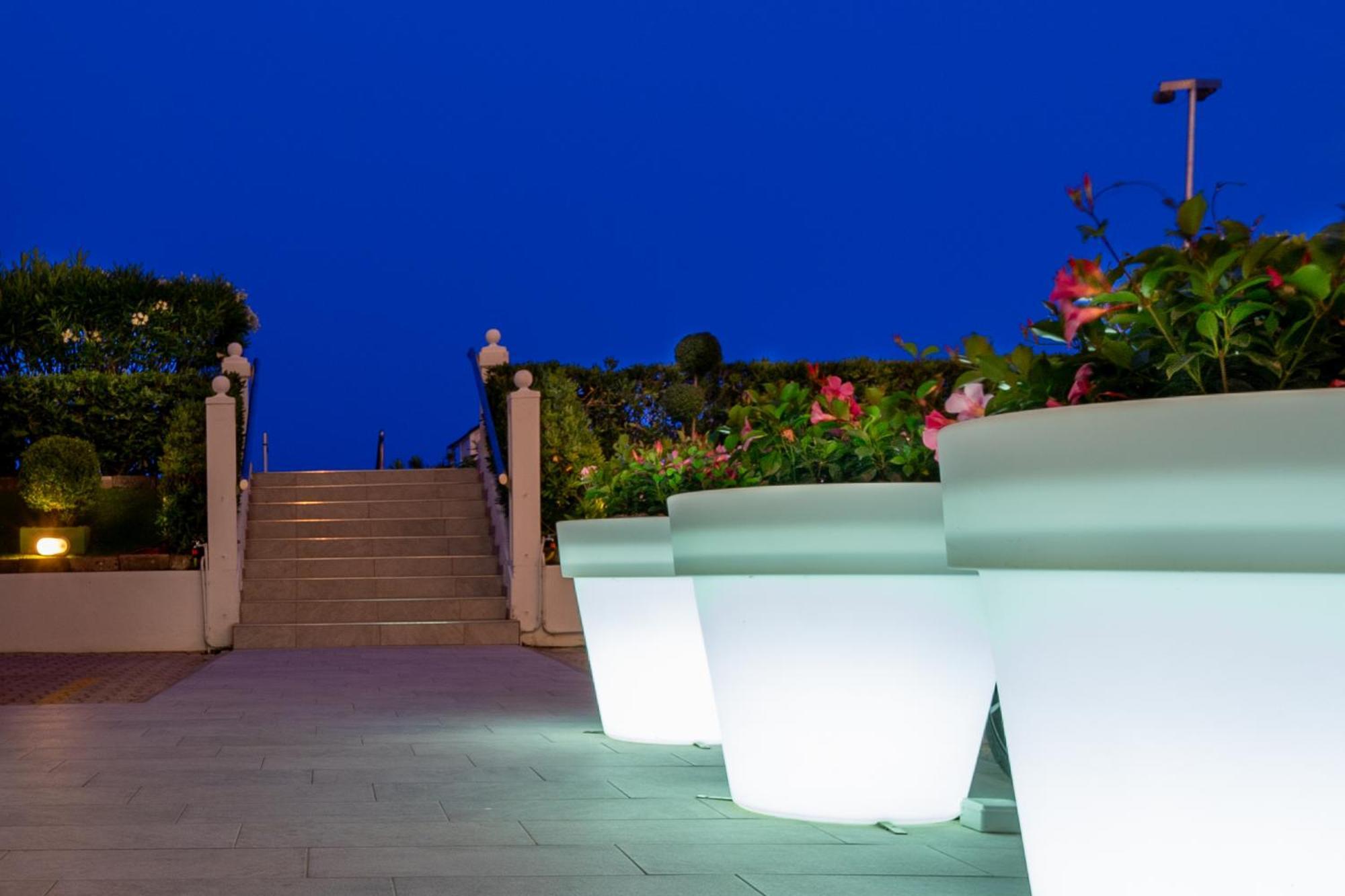 Hotel Montecarlo 3 Stelle Superior Caorle Dış mekan fotoğraf