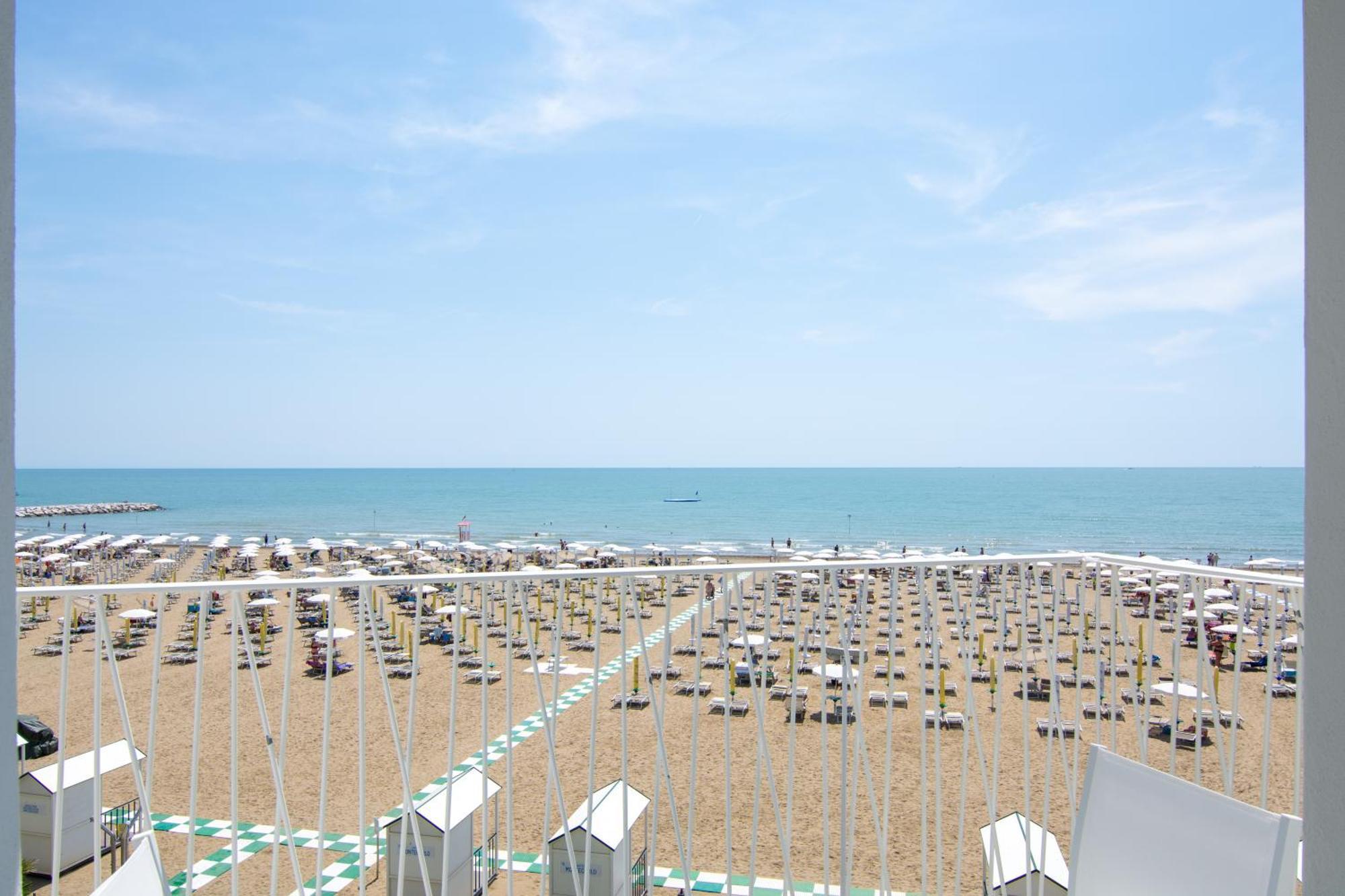 Hotel Montecarlo 3 Stelle Superior Caorle Dış mekan fotoğraf