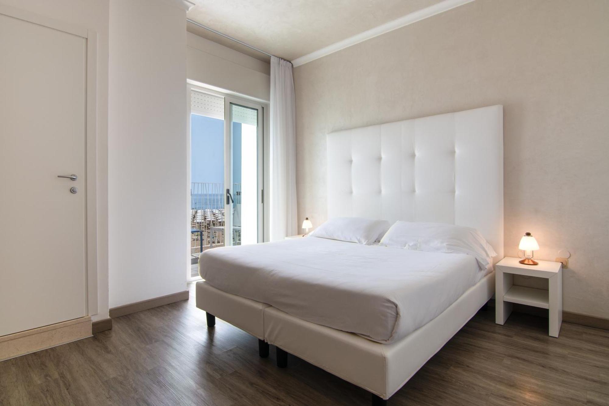 Hotel Montecarlo 3 Stelle Superior Caorle Dış mekan fotoğraf