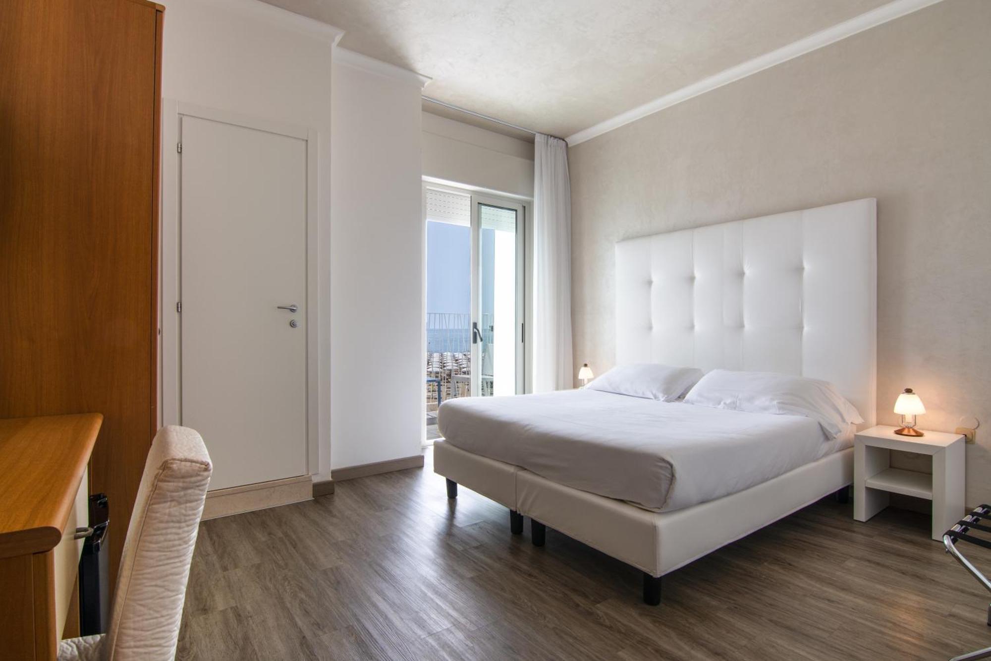 Hotel Montecarlo 3 Stelle Superior Caorle Dış mekan fotoğraf