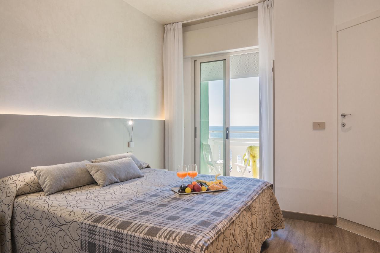 Hotel Montecarlo 3 Stelle Superior Caorle Dış mekan fotoğraf